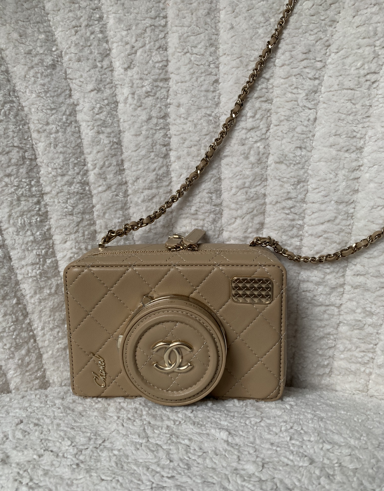 Limelight Nova | Chanel Pre-Owned | Chanel Camera Bag Beige